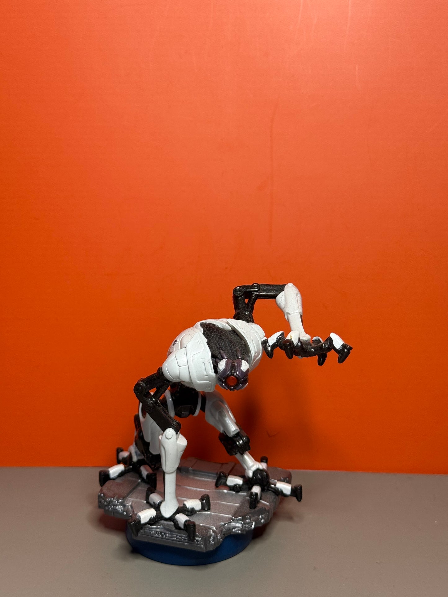 E.M.M.I. Amiibo (Metroid Dread)